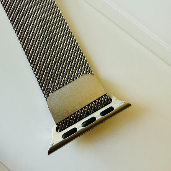 Authentic APPLE WATCH MILANESE WATCHBAND - Picture 2 of 5